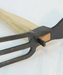 Gyokucho KUSAKICHI Ika Hoe (390mm) Wood Handle Home, Farm & Garden