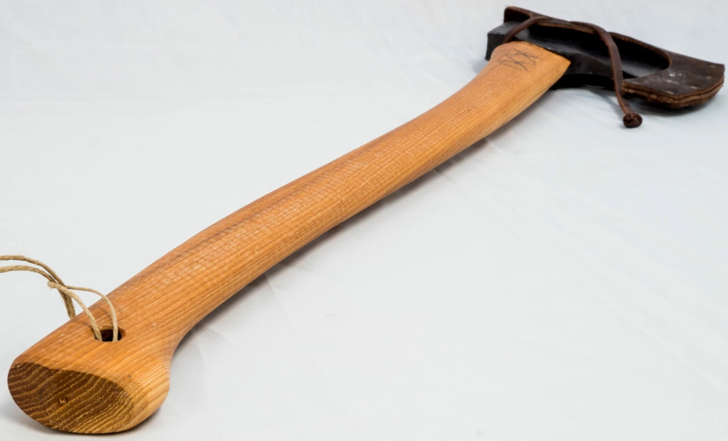 Hultafors Gear Classic Felling Axe HY 26, 1.26 Kg 2 Hultafors Gear Classic Felling Axe HY 26, 1.26 Kg