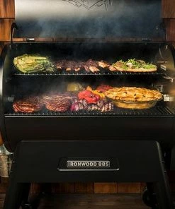 TRAEGER IRONWOOD 885 PELLET GRILL