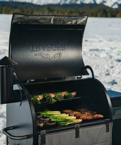 TRAEGER PRO 575 PELLET GRILL
